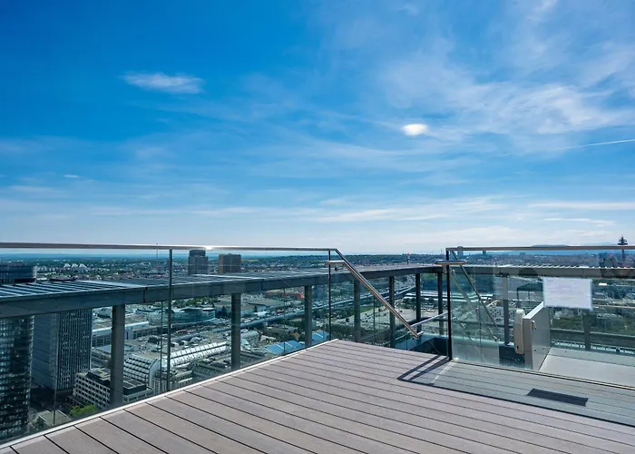 High Rise Balcony I Roof Pool I Close To Metro