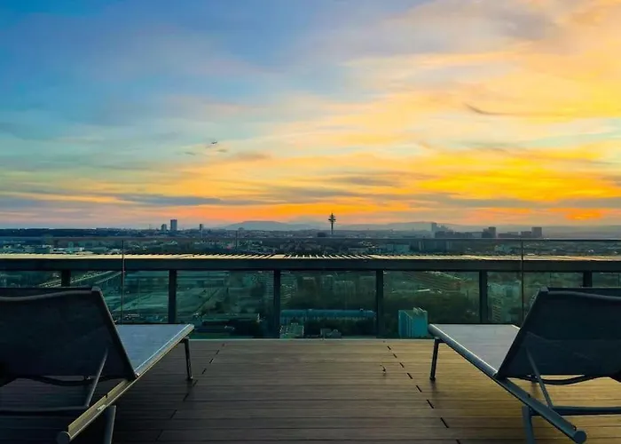 High Rise Balcony I Roof Pool I Close To Metro アパート *